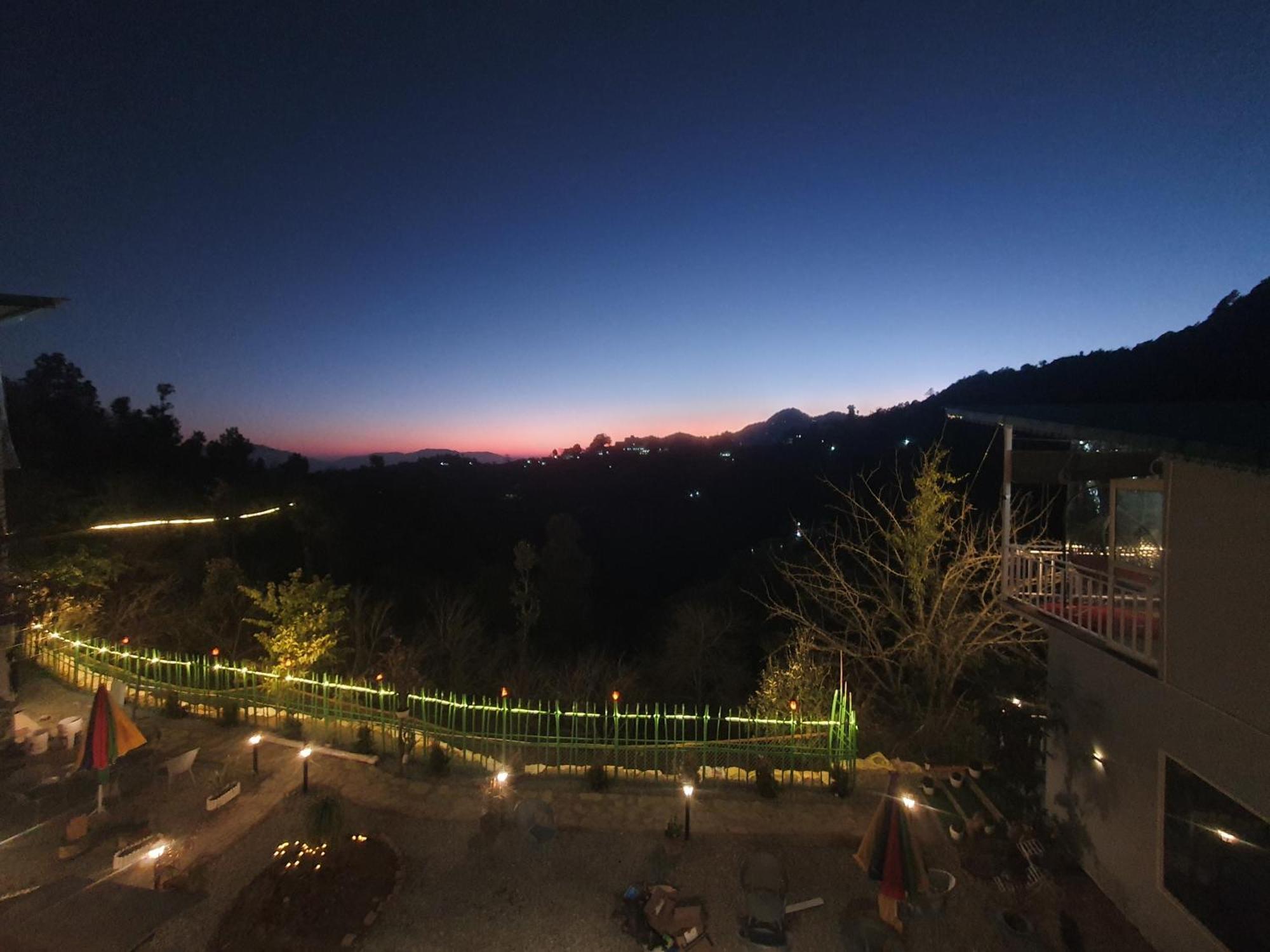 The Rare One'S Mukteshwar - Resort & Cafe Bagian luar foto