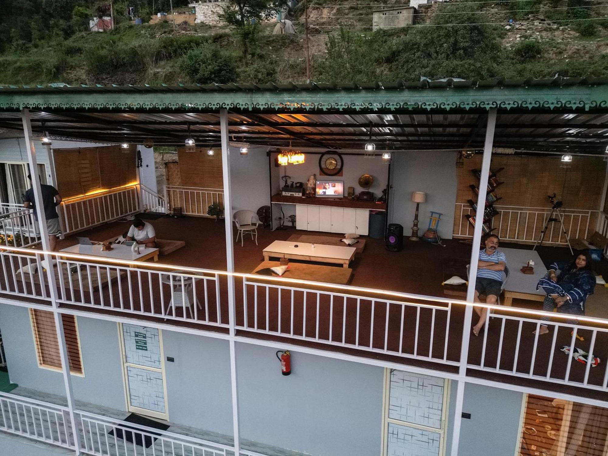 The Rare One'S Mukteshwar - Resort & Cafe Bagian luar foto