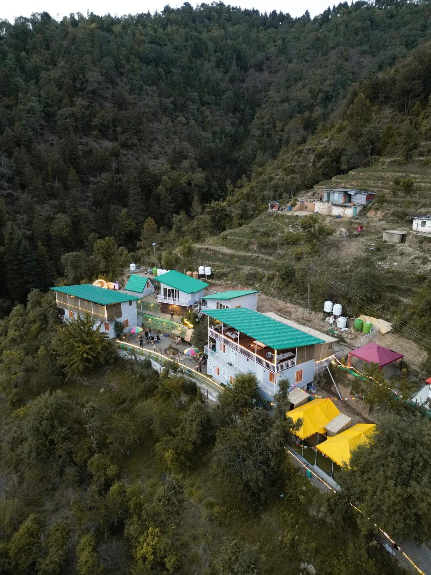 The Rare One'S Mukteshwar - Resort & Cafe Bagian luar foto