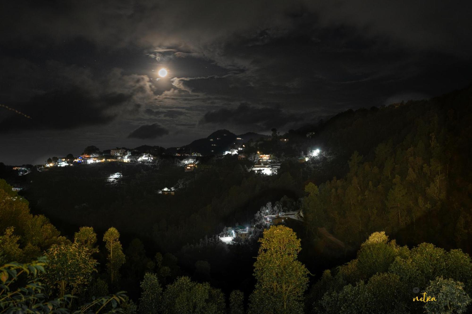 The Rare One'S Mukteshwar - Resort & Cafe Bagian luar foto