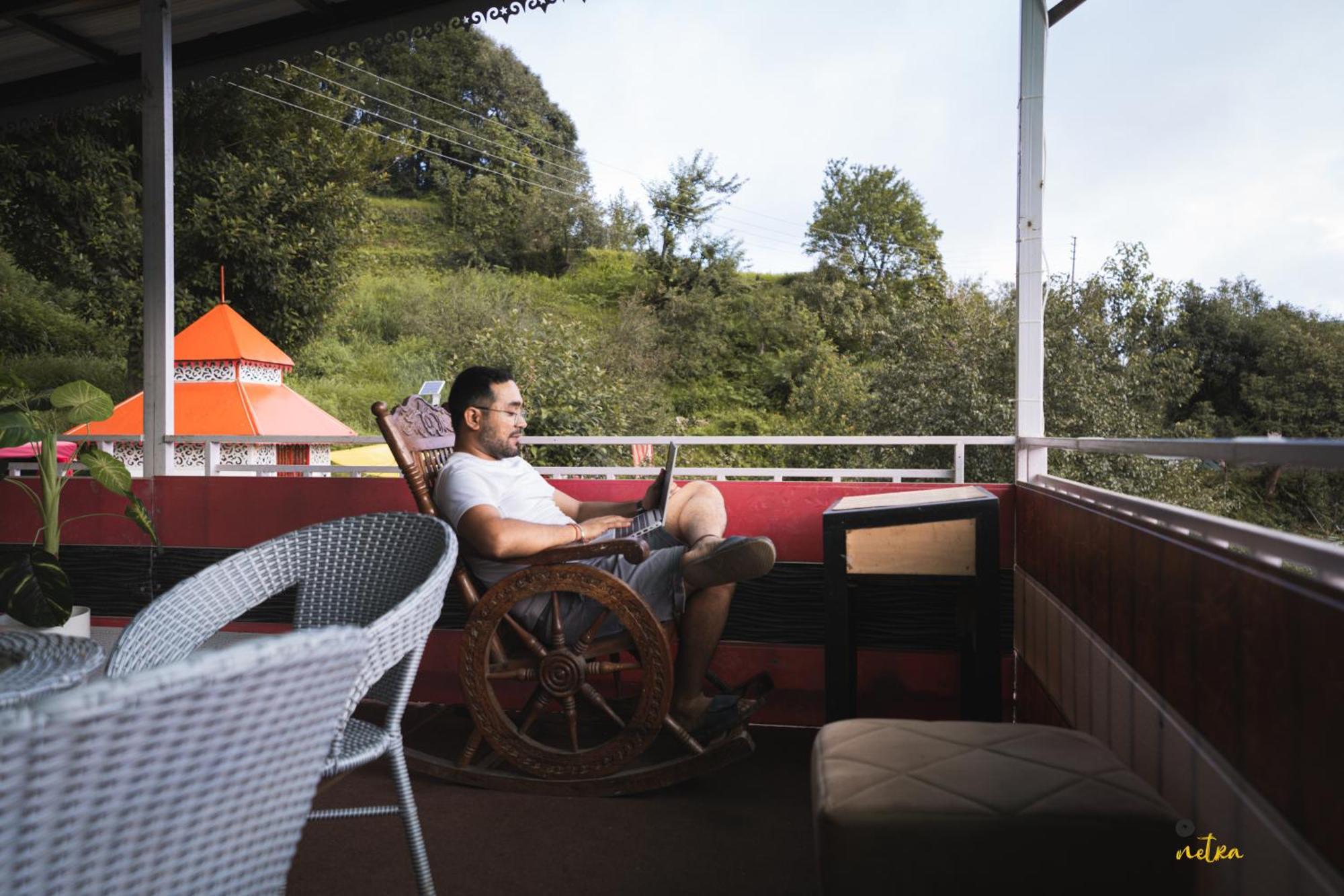 The Rare One'S Mukteshwar - Resort & Cafe Bagian luar foto