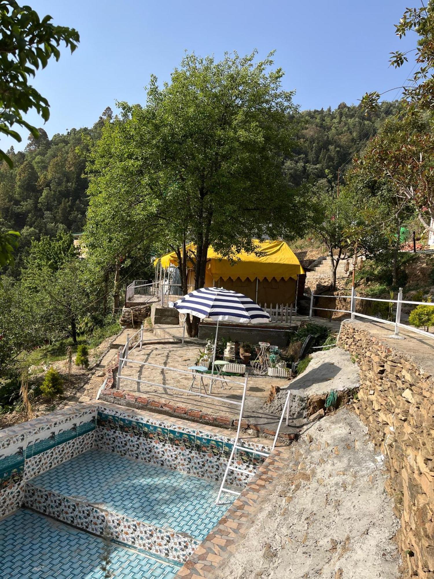 The Rare One'S Mukteshwar - Resort & Cafe Bagian luar foto