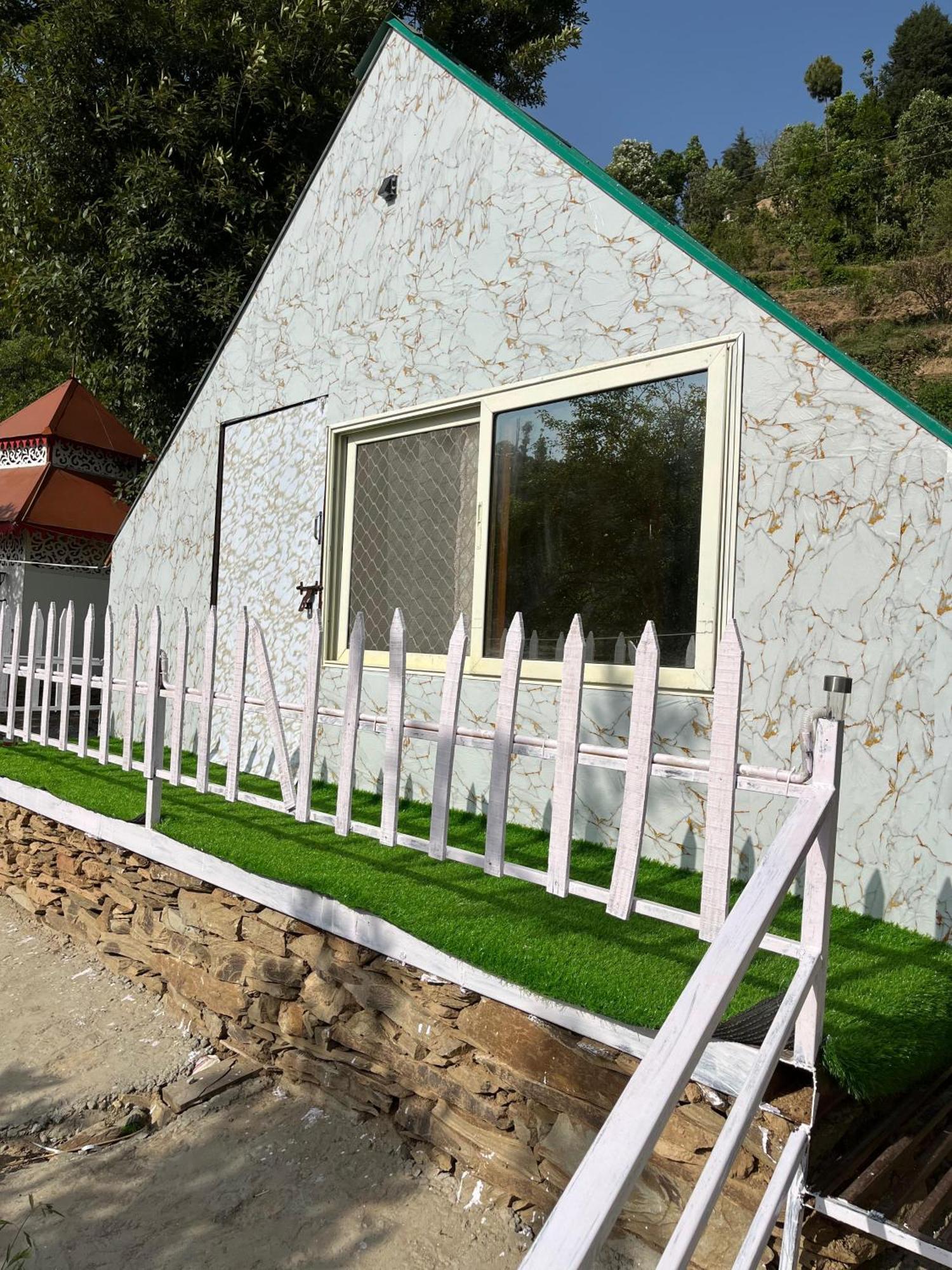 The Rare One'S Mukteshwar - Resort & Cafe Bagian luar foto