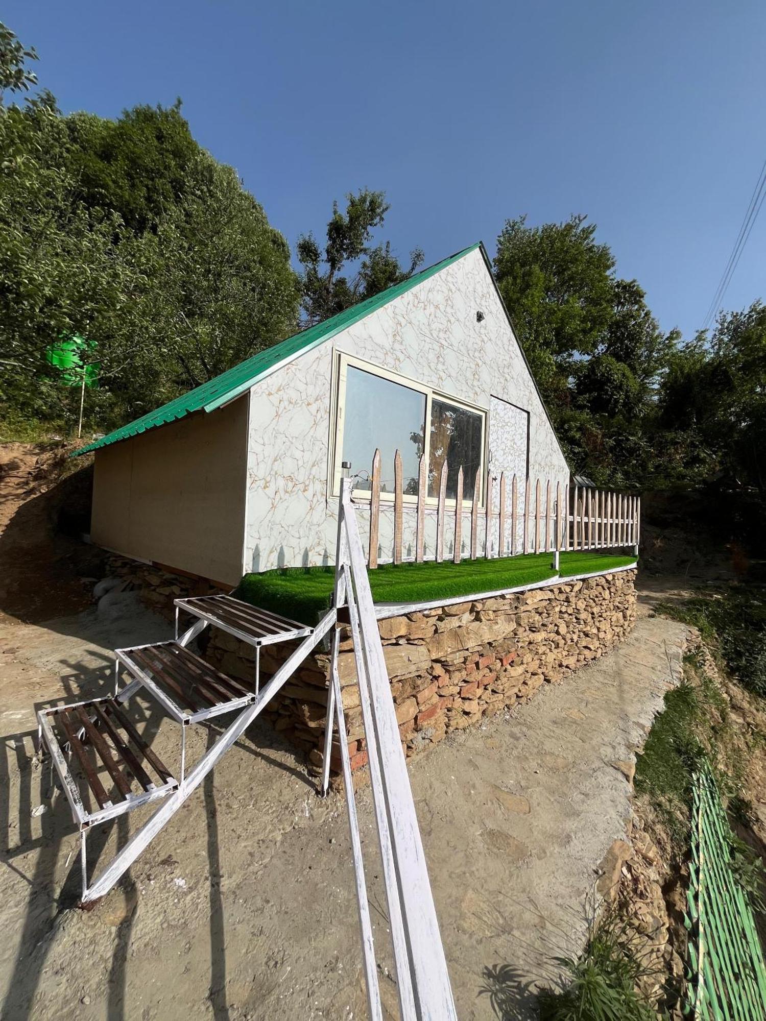 The Rare One'S Mukteshwar - Resort & Cafe Bagian luar foto