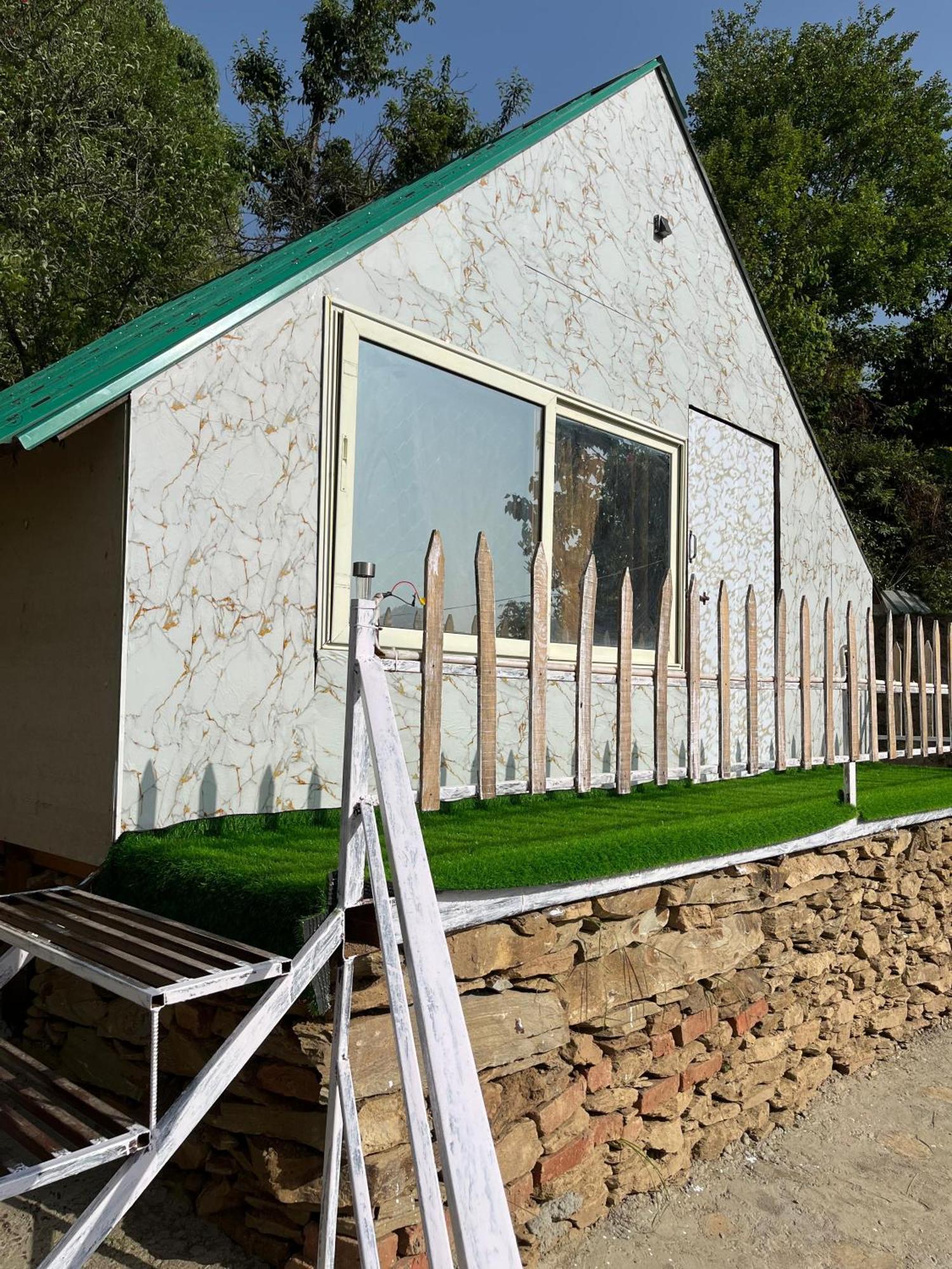 The Rare One'S Mukteshwar - Resort & Cafe Bagian luar foto