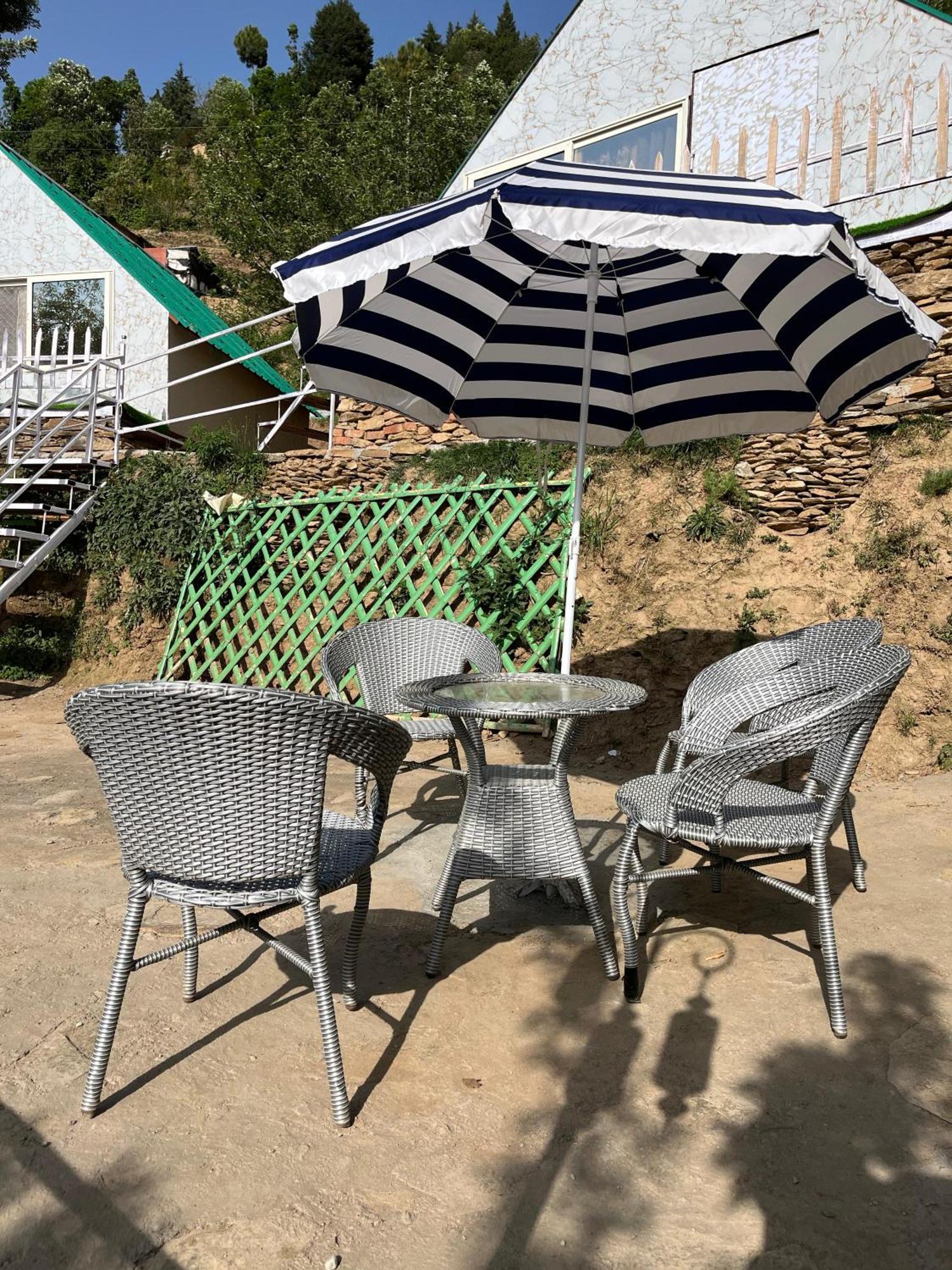 The Rare One'S Mukteshwar - Resort & Cafe Bagian luar foto