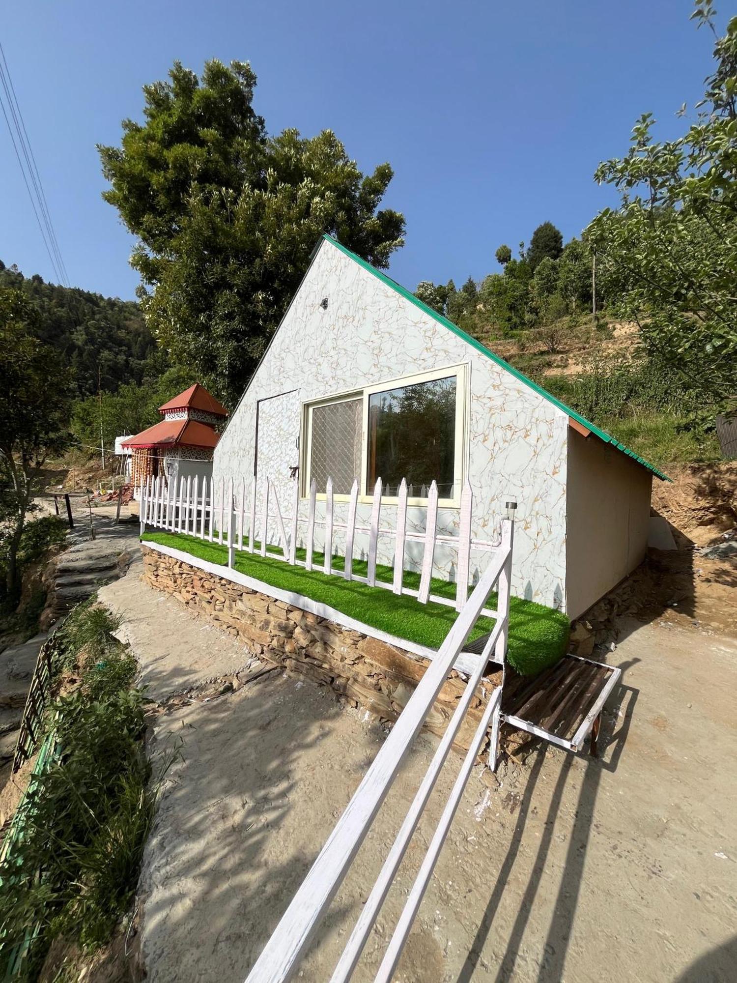 The Rare One'S Mukteshwar - Resort & Cafe Bagian luar foto